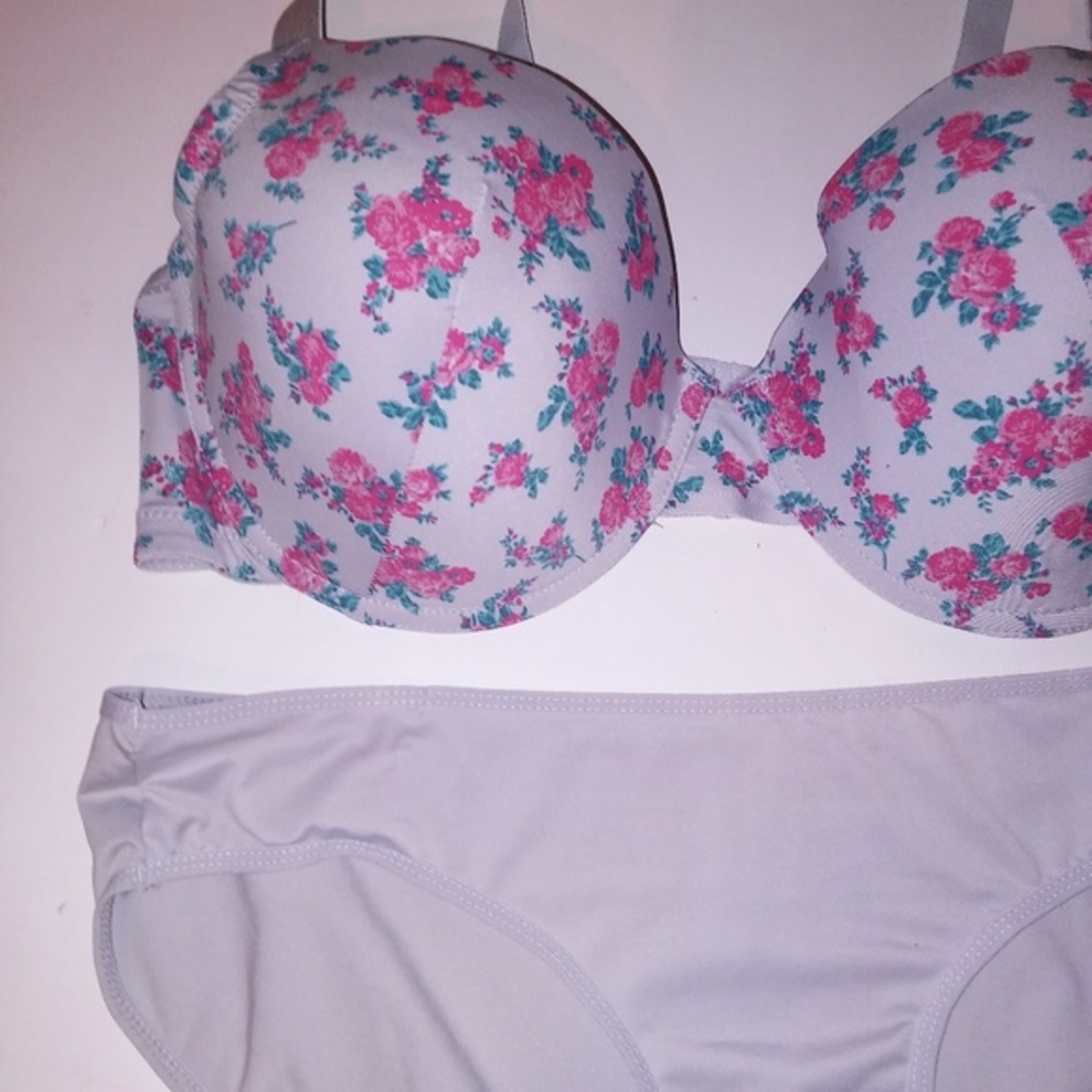 Bra Set - Picture 3 of 4